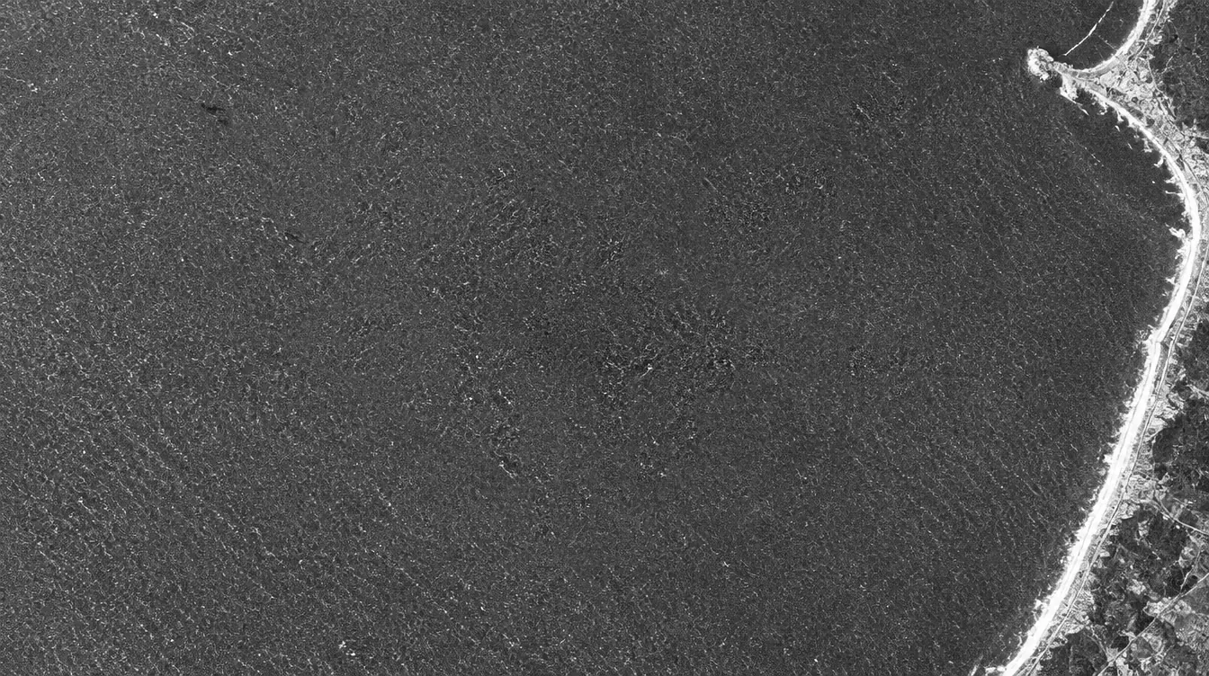 Fotograma de radar T−12 d: mar despejado